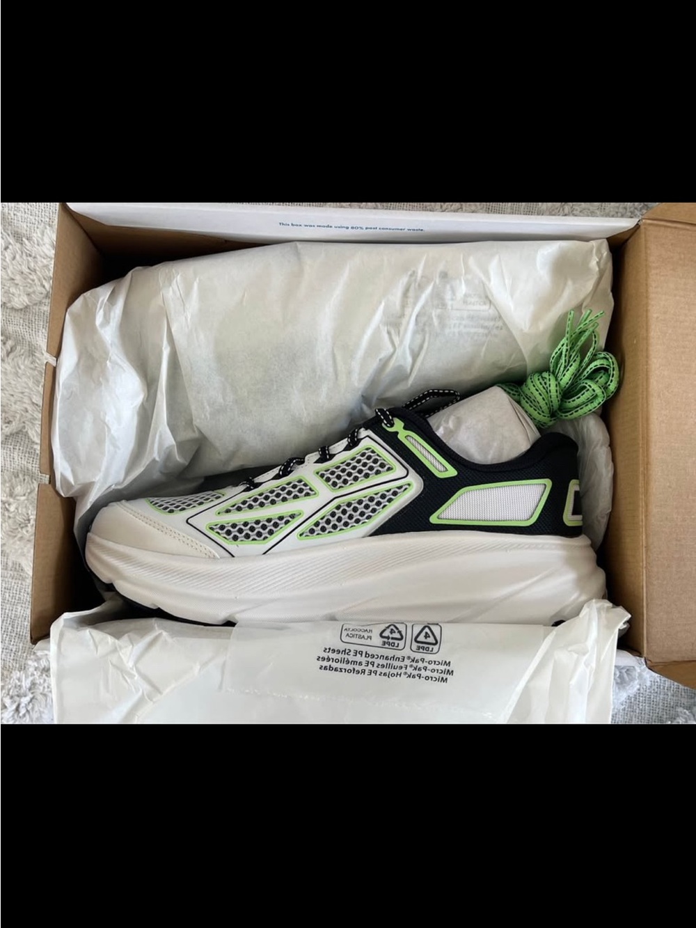 Men’s size 9.5 women’s 10.5 Hokas NEW